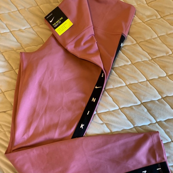 Logo Ribbon Nike Leggings NEW WITH TAGS - Picture 3 of 9